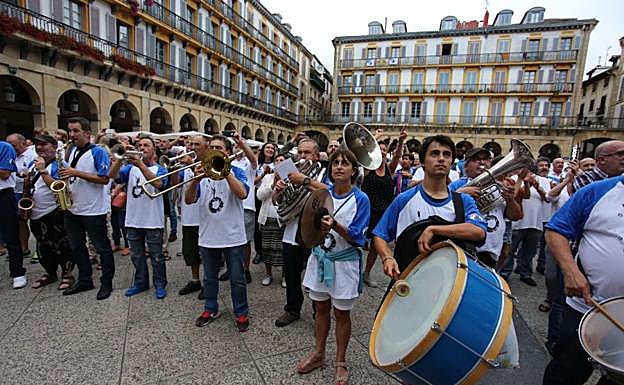 Celebración de la Donostiarra ante el ascenso.