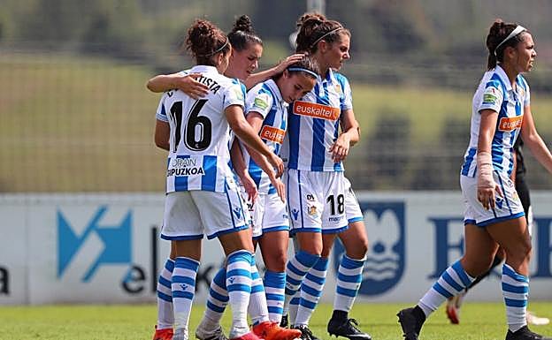 Las jugadoras del equipo celebran uno de los tantos