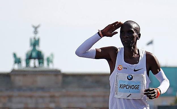 Kipchoge, Kipchoge récord del mundo, Reuters Kipchoge