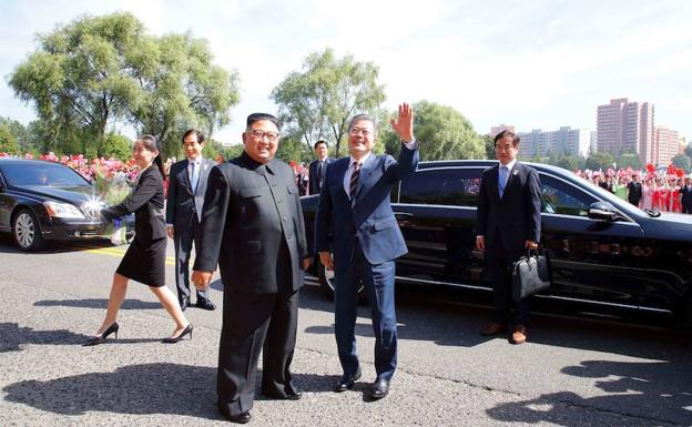 Kim Jong-un recibe a Moon Jae-in para la cumbre de Pionyang.