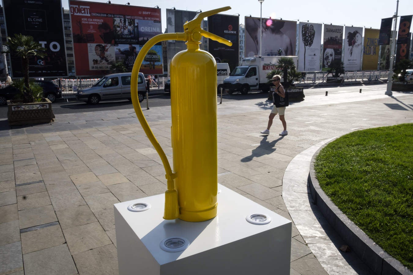 El Festival comienza el sábado pero el desfile de estrellas comienza este viernes. A lo largo de la jornada irán llegando a Donostia los componentes de los jurados, con el director Alexander Payne, presidente del 'tribunal' que juzgará la Sección Oficial, a la cabeza. También se espera en San Sebastián al equipo de la película argentina 'El amor menos pensado', cinta inaugural. Su director, Juan Vera, y sus protagonistas, Ricardo Darín y Mercedes Durán, dormirán ya esta noche en el hotel María Cristina.