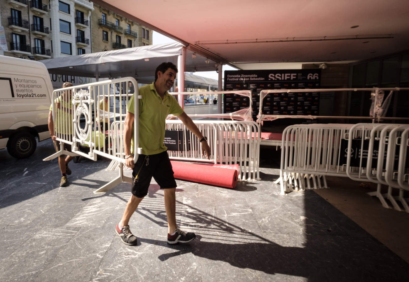 El Festival comienza el sábado pero el desfile de estrellas comienza este viernes. A lo largo de la jornada irán llegando a Donostia los componentes de los jurados, con el director Alexander Payne, presidente del 'tribunal' que juzgará la Sección Oficial, a la cabeza. También se espera en San Sebastián al equipo de la película argentina 'El amor menos pensado', cinta inaugural. Su director, Juan Vera, y sus protagonistas, Ricardo Darín y Mercedes Durán, dormirán ya esta noche en el hotel María Cristina.