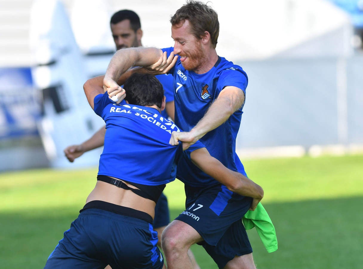 Willian José es la principal novedad en la convocatoria de la Real Sociedad para visitar al Huesca. El delantero brasileño es uno de los 19 jugadores que viajará para enfrentarse mañana viernes al conjunto recién ascendido.