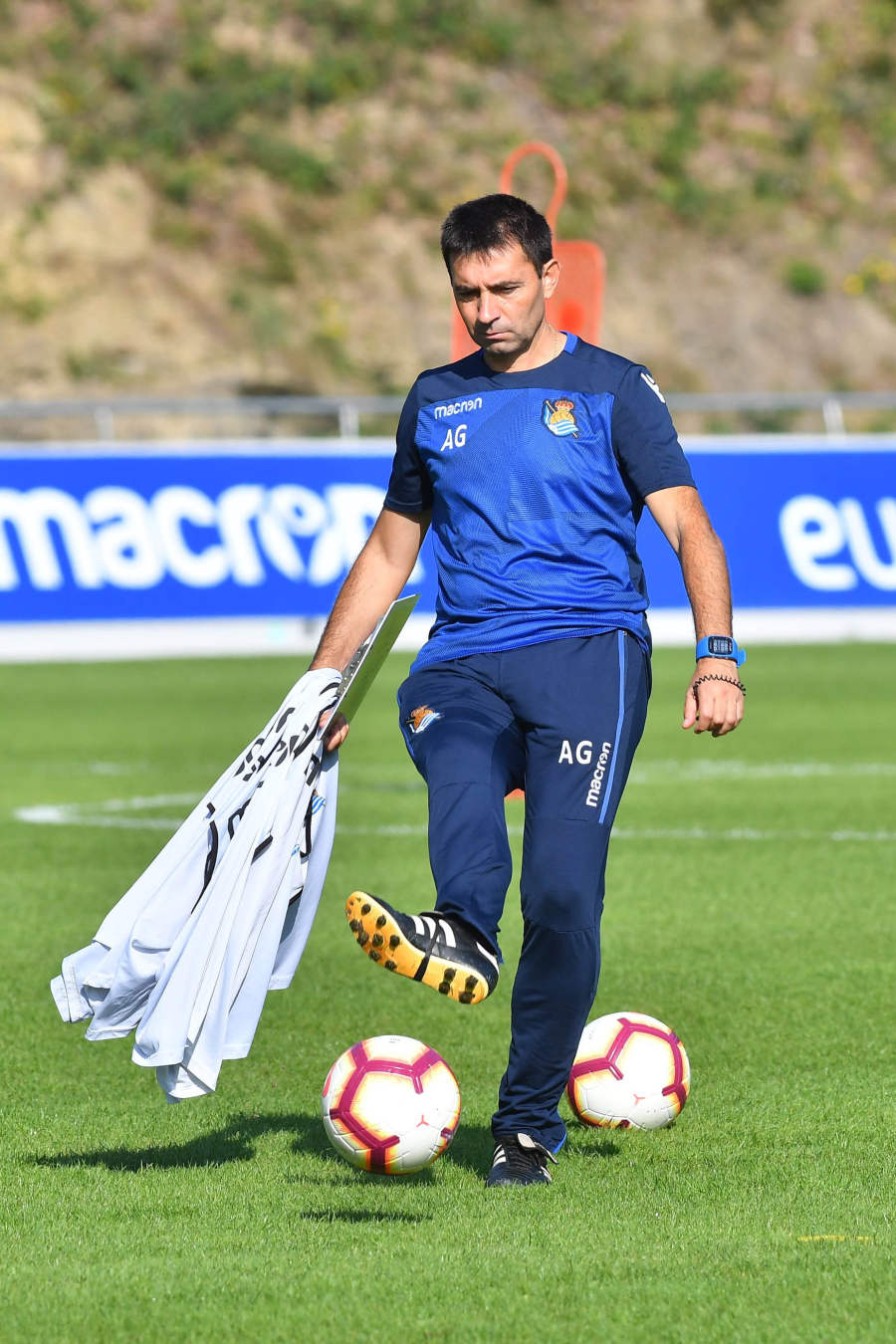 Willian José es la principal novedad en la convocatoria de la Real Sociedad para visitar al Huesca. El delantero brasileño es uno de los 19 jugadores que viajará para enfrentarse mañana viernes al conjunto recién ascendido.