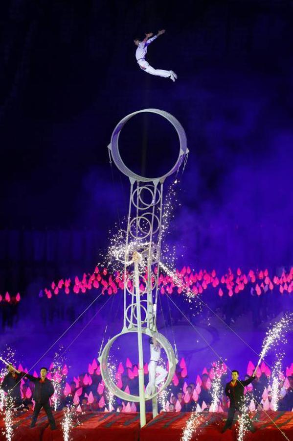 Artistas de Corea del Norte se presentan en el estadio May Day, en Pyongyang en el marco de la tercera cumbre intercoreana que se celebra en Pyongyang.