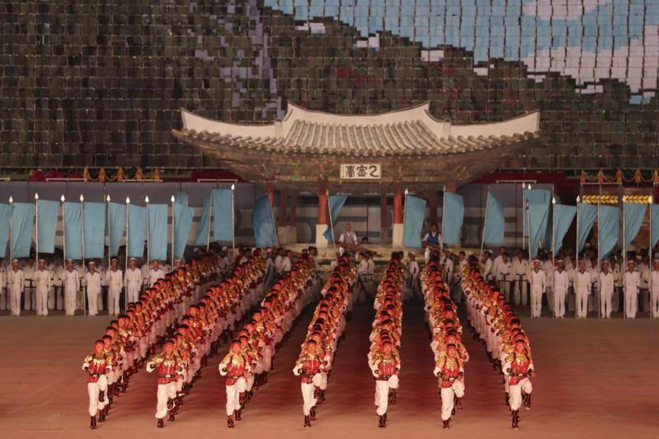 Artistas de Corea del Norte se presentan en el estadio May Day, en Pyongyang en el marco de la tercera cumbre intercoreana que se celebra en Pyongyang.