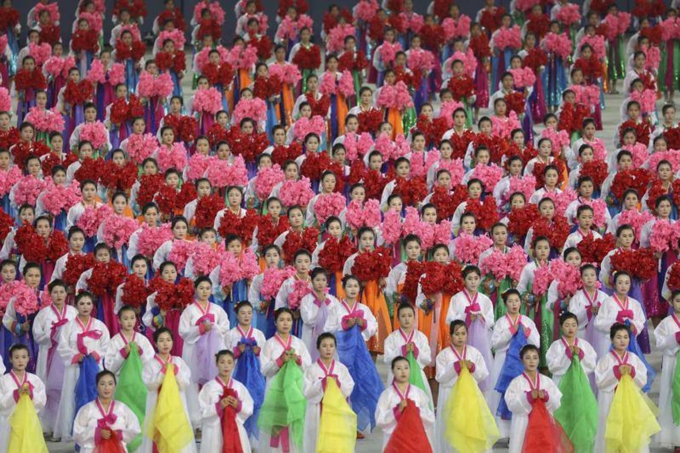 Artistas de Corea del Norte se presentan en el estadio May Day, en Pyongyang en el marco de la tercera cumbre intercoreana que se celebra en Pyongyang.