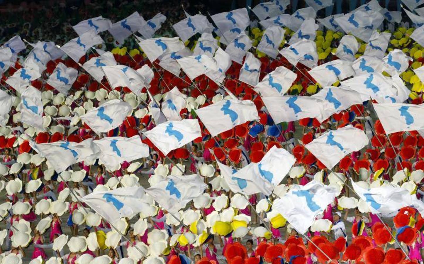 Artistas de Corea del Norte se presentan en el estadio May Day, en Pyongyang en el marco de la tercera cumbre intercoreana que se celebra en Pyongyang.