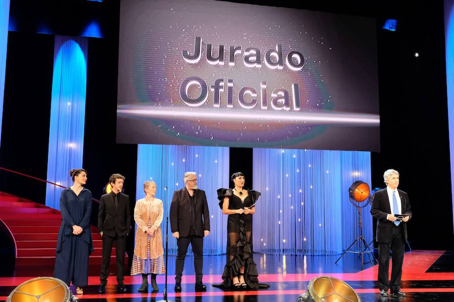 Los protagonistas de la alfombra roja de la gala inaugural de la 66 edición del Festival de Cine de San Sebastián