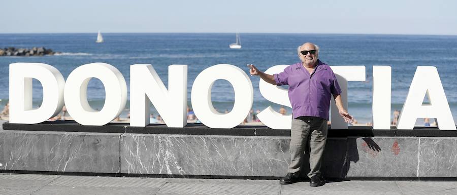 El actor, director y productor Danny DeVito es la estrella absoluta de la segunda jornada del Festival de Cine de San Sebastián, en la que recibe el Premio Donostia.