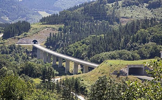 Obras de construcción del TAV en Bergara. 