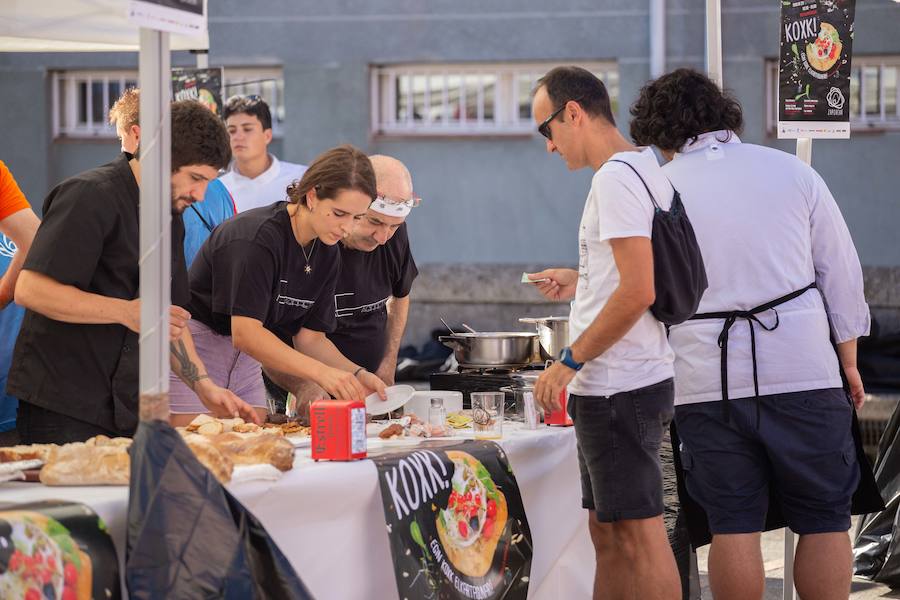 Los asistentes acabaron con los 10.000 pintxos que aportaron desinteresadamente restaurantes y bares