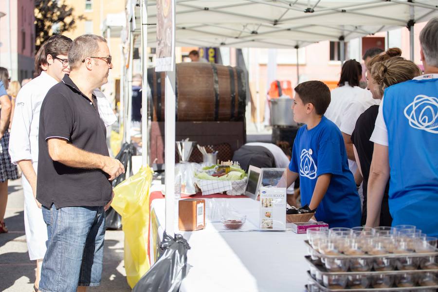 Los asistentes acabaron con los 10.000 pintxos que aportaron desinteresadamente restaurantes y bares