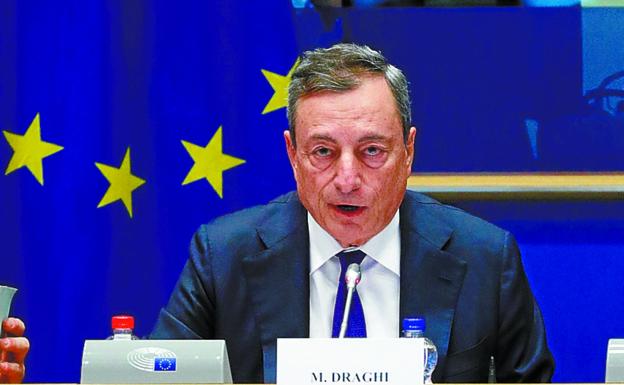 Draghi, durante su comparecencia de ayer en Bruselas.