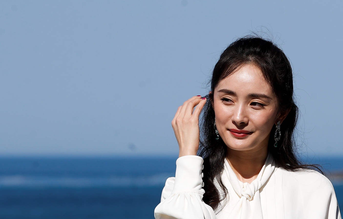 El director Jie Liu y los actores Jingfei Guo y Mi Yang, antes de la presentación este jueves de su película «Bao bei er», que compite en la sección oficial del la 66 edición del Festival Internacional de Cine de San Sebastián. 