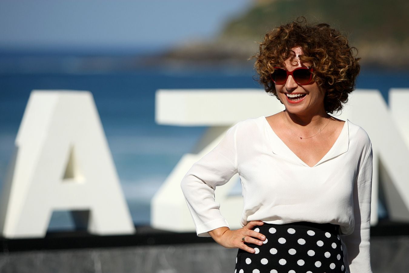 El Festival de Cine de San Sebastian ha vuelto a mostrar este jueves a un buen ramillete de estrellas como Paco León y el equipo de la serie 'Arde Madrid', el cineasta mexicano Alfonso Cuarón, Pedro Almodóvar, Juliette Binoche o Robert Pattinson entre otros.