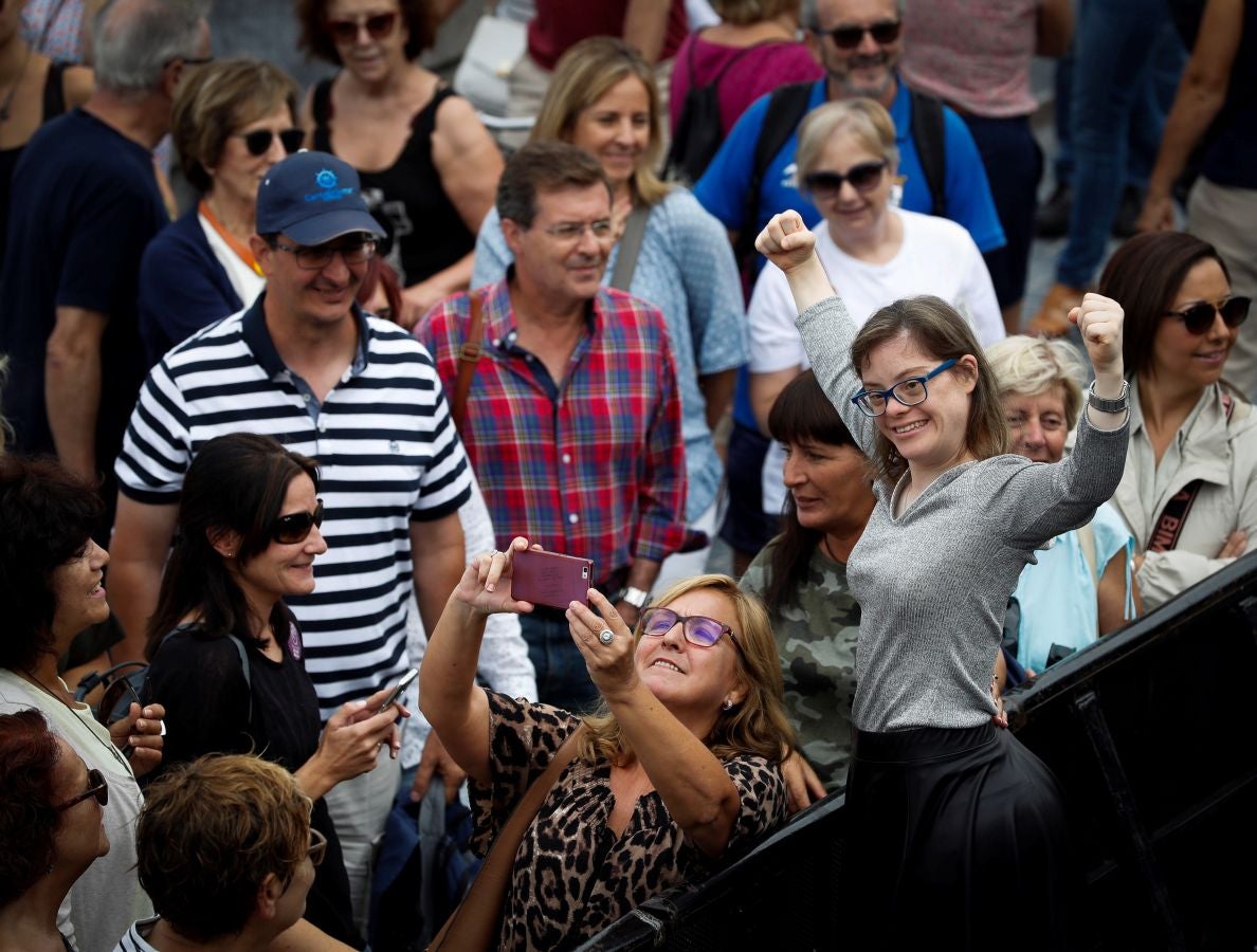 Los discapacitados intelectuales que han trabajado en 'Campeones', filme seleccionado por España para los Óscar de 2019 han viajado a San Sebastián para presentar en la pantalla gigante del Velódromo de Anoeta ambos filmes -primero se proyectará 'Campeones' y después el documental 'Ni distintos ni diferentes: Campeones'.