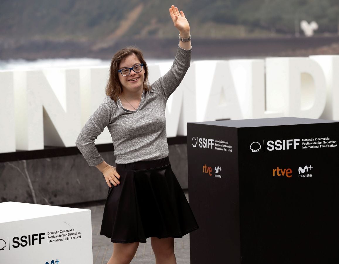 Los discapacitados intelectuales que han trabajado en 'Campeones', filme seleccionado por España para los Óscar de 2019 han viajado a San Sebastián para presentar en la pantalla gigante del Velódromo de Anoeta ambos filmes -primero se proyectará 'Campeones' y después el documental 'Ni distintos ni diferentes: Campeones'.