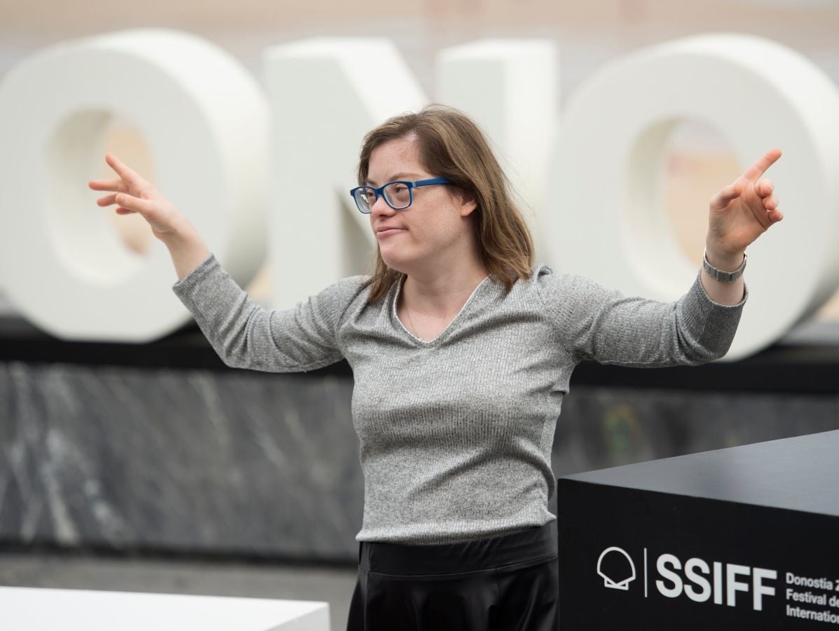 Los discapacitados intelectuales que han trabajado en 'Campeones', filme seleccionado por España para los Óscar de 2019 han viajado a San Sebastián para presentar en la pantalla gigante del Velódromo de Anoeta ambos filmes -primero se proyectará 'Campeones' y después el documental 'Ni distintos ni diferentes: Campeones'.