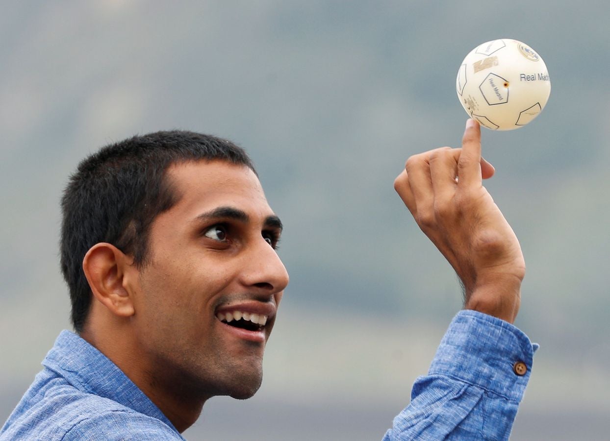 Los discapacitados intelectuales que han trabajado en 'Campeones', filme seleccionado por España para los Óscar de 2019 han viajado a San Sebastián para presentar en la pantalla gigante del Velódromo de Anoeta ambos filmes -primero se proyectará 'Campeones' y después el documental 'Ni distintos ni diferentes: Campeones'.