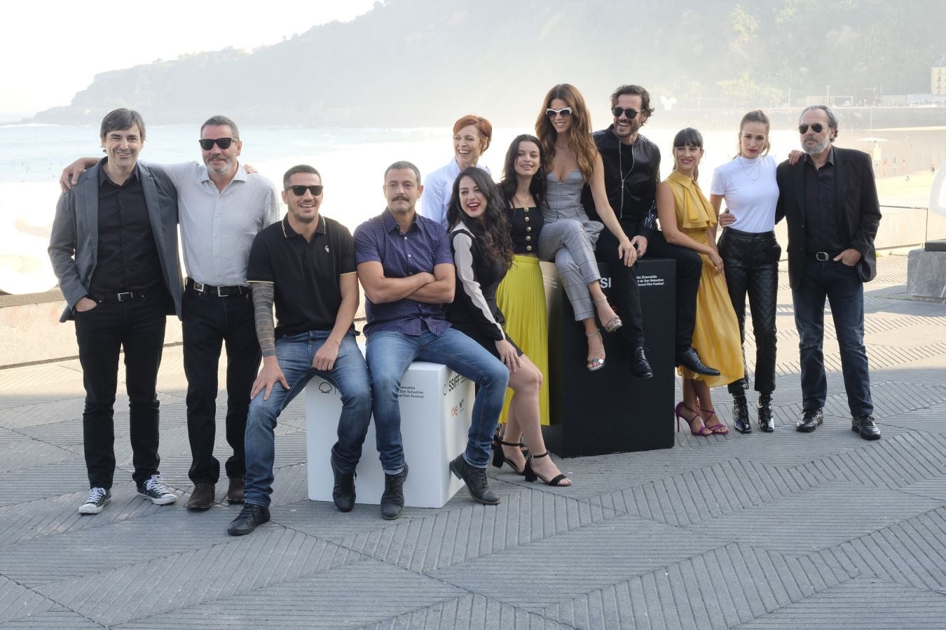 Un padre diabólico, unos hermanos que se despedazan, mujeres de hierro, y en el centro, el suculento negocio del narcotráfico. Así es la serie española 'Gigantes', presentada este viernes en el Festival de cine de San Sebastián