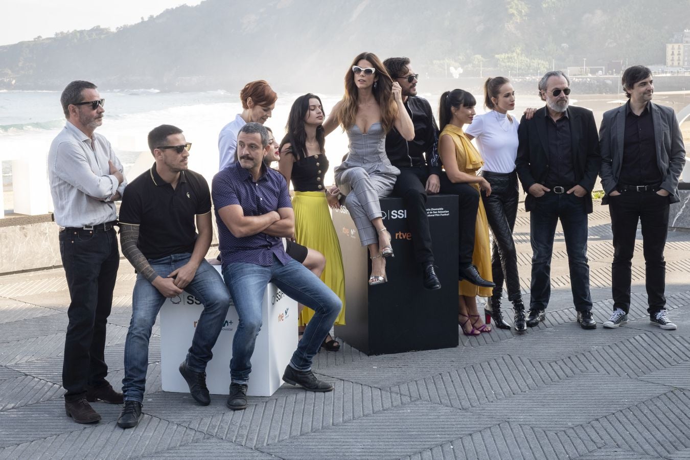 Un padre diabólico, unos hermanos que se despedazan, mujeres de hierro, y en el centro, el suculento negocio del narcotráfico. Así es la serie española 'Gigantes', presentada este viernes en el Festival de cine de San Sebastián