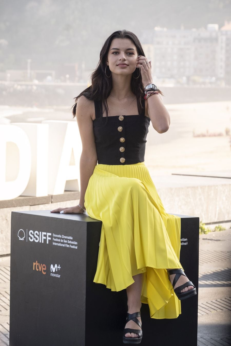 Un padre diabólico, unos hermanos que se despedazan, mujeres de hierro, y en el centro, el suculento negocio del narcotráfico. Así es la serie española 'Gigantes', presentada este viernes en el Festival de cine de San Sebastián