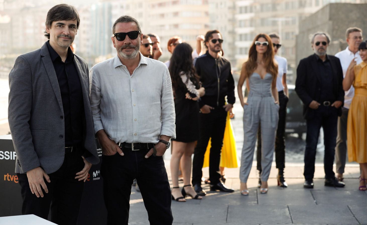 Un padre diabólico, unos hermanos que se despedazan, mujeres de hierro, y en el centro, el suculento negocio del narcotráfico. Así es la serie española 'Gigantes', presentada este viernes en el Festival de cine de San Sebastián