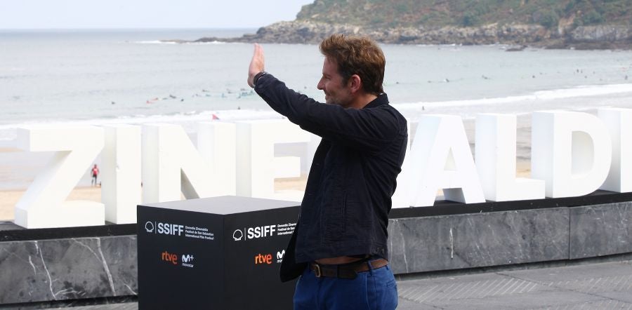 Bradley Cooper, tres veces nominado al Oscar como mejor actor, cierra la sección Perlas del Festival de San Sebastián con su opera prima como director, 'A star is born' 