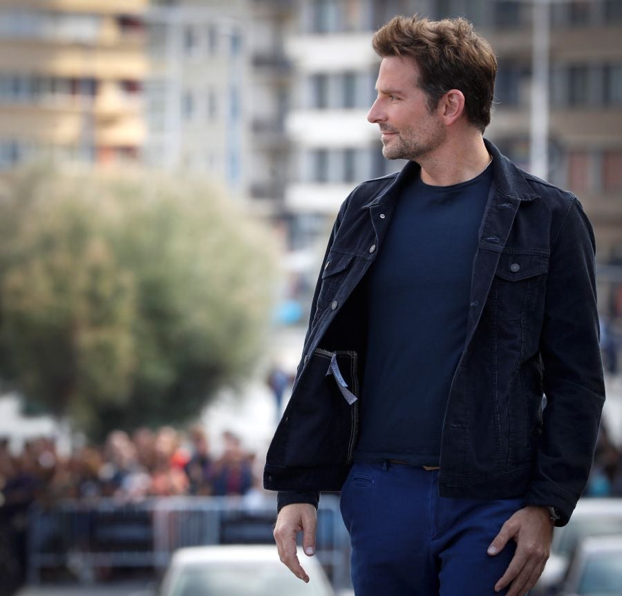 Bradley Cooper, tres veces nominado al Oscar como mejor actor, cierra la sección Perlas del Festival de San Sebastián con su opera prima como director, 'A star is born' 