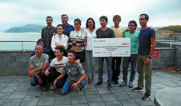 Etxegoien y el resto de premiados, ayer en Zarautz. 