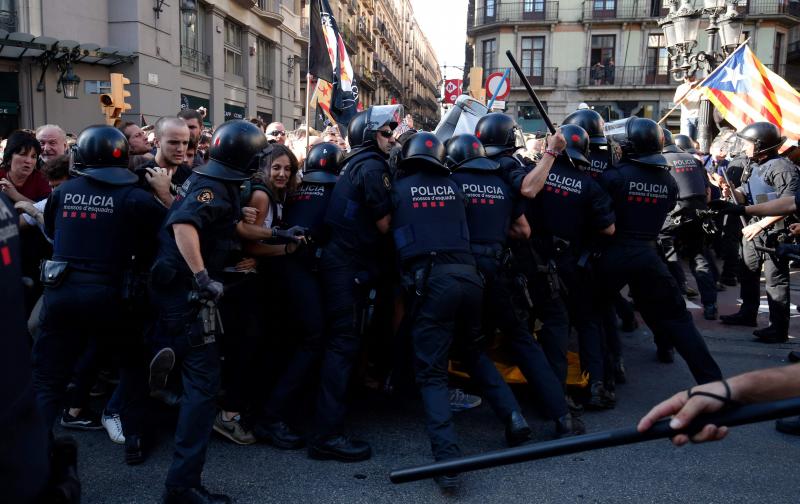 Fotos: Tensión en Barcelona por el boicot radical a una manifestación policial