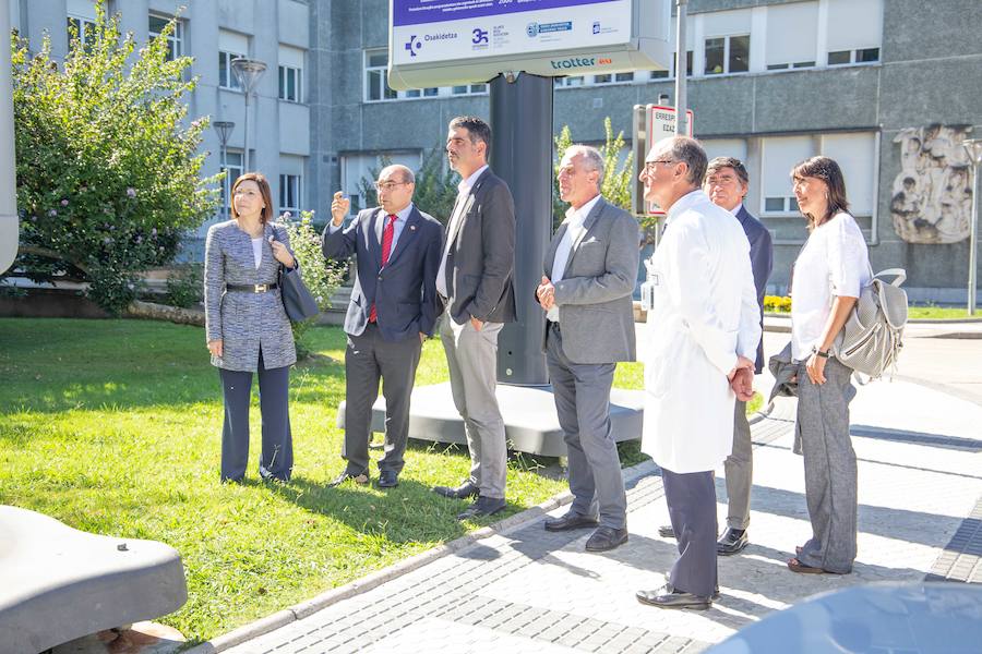 Este martes se ha inaugurado en San Sebastián la exposición fotográfica organizada con motivo del 35 aniversario de Osakidetza, que podrá visitarse este mes en el Hospital Donostia.