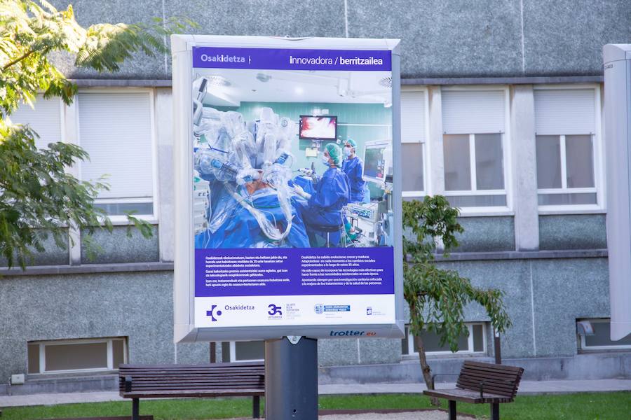Este martes se ha inaugurado en San Sebastián la exposición fotográfica organizada con motivo del 35 aniversario de Osakidetza, que podrá visitarse este mes en el Hospital Donostia.