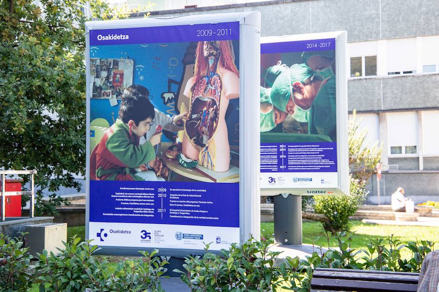 Este martes se ha inaugurado en San Sebastián la exposición fotográfica organizada con motivo del 35 aniversario de Osakidetza, que podrá visitarse este mes en el Hospital Donostia.