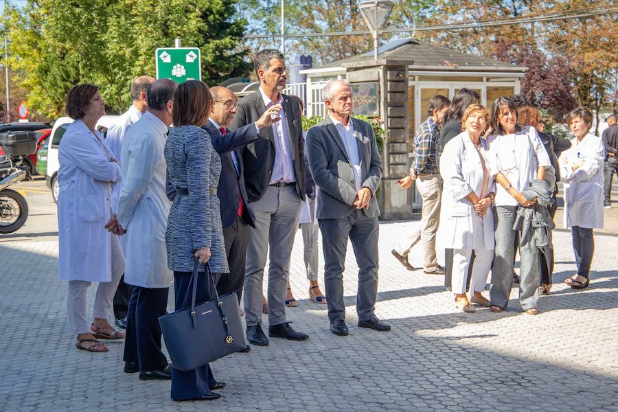 Este martes se ha inaugurado en San Sebastián la exposición fotográfica organizada con motivo del 35 aniversario de Osakidetza, que podrá visitarse este mes en el Hospital Donostia.