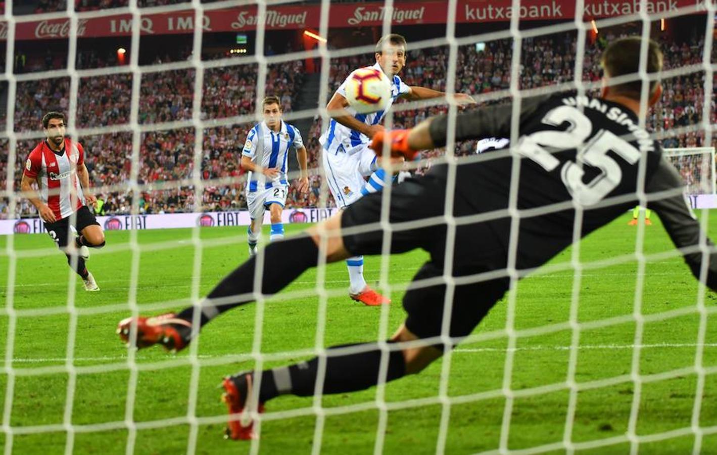 Derbi vasco disputado este viernes en San Mamés, correspondiente a la octava jornada de Liga