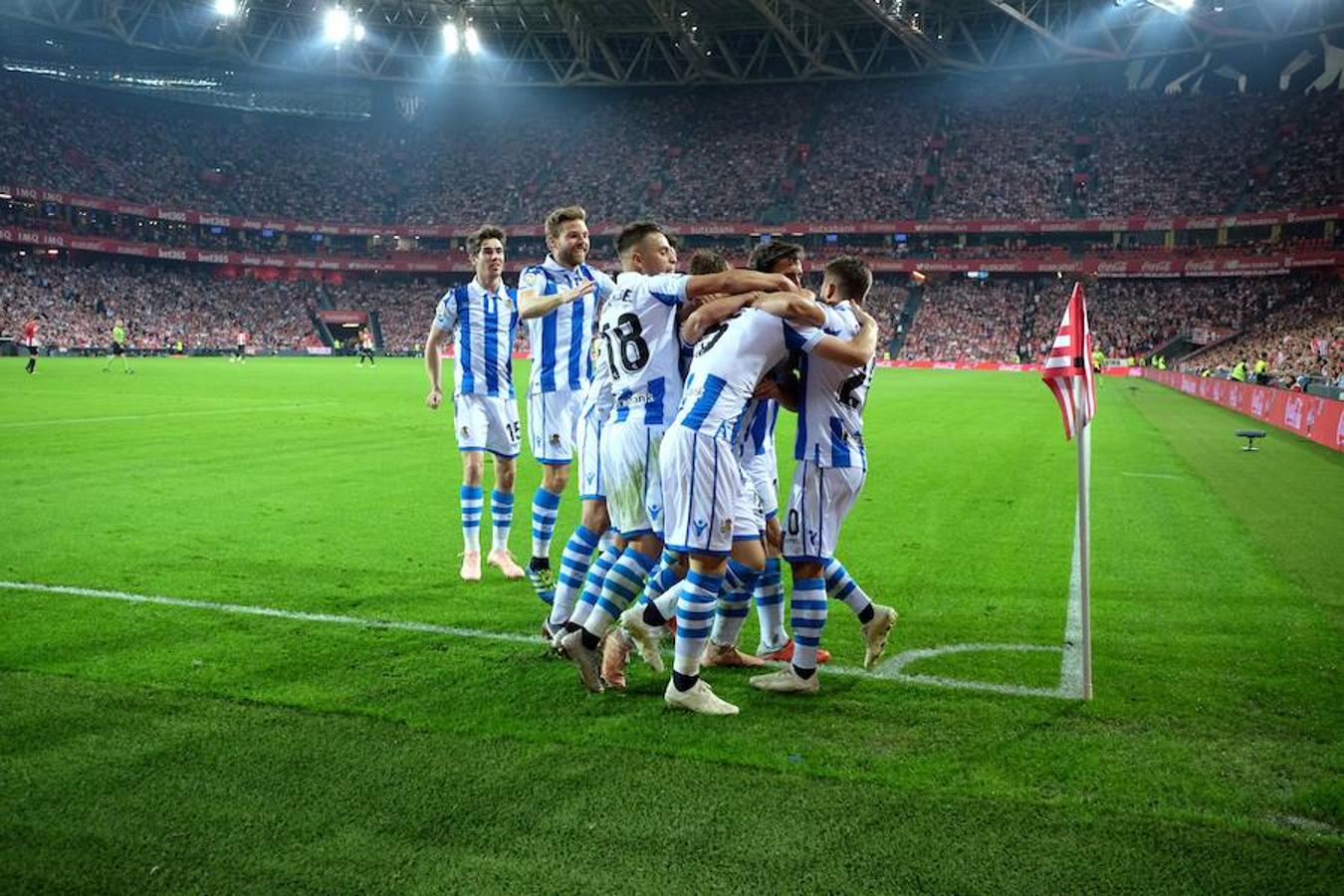 Derbi vasco disputado este viernes en San Mamés, que la Real se llevó con goles de Oyarzabal (2) y Sangalli