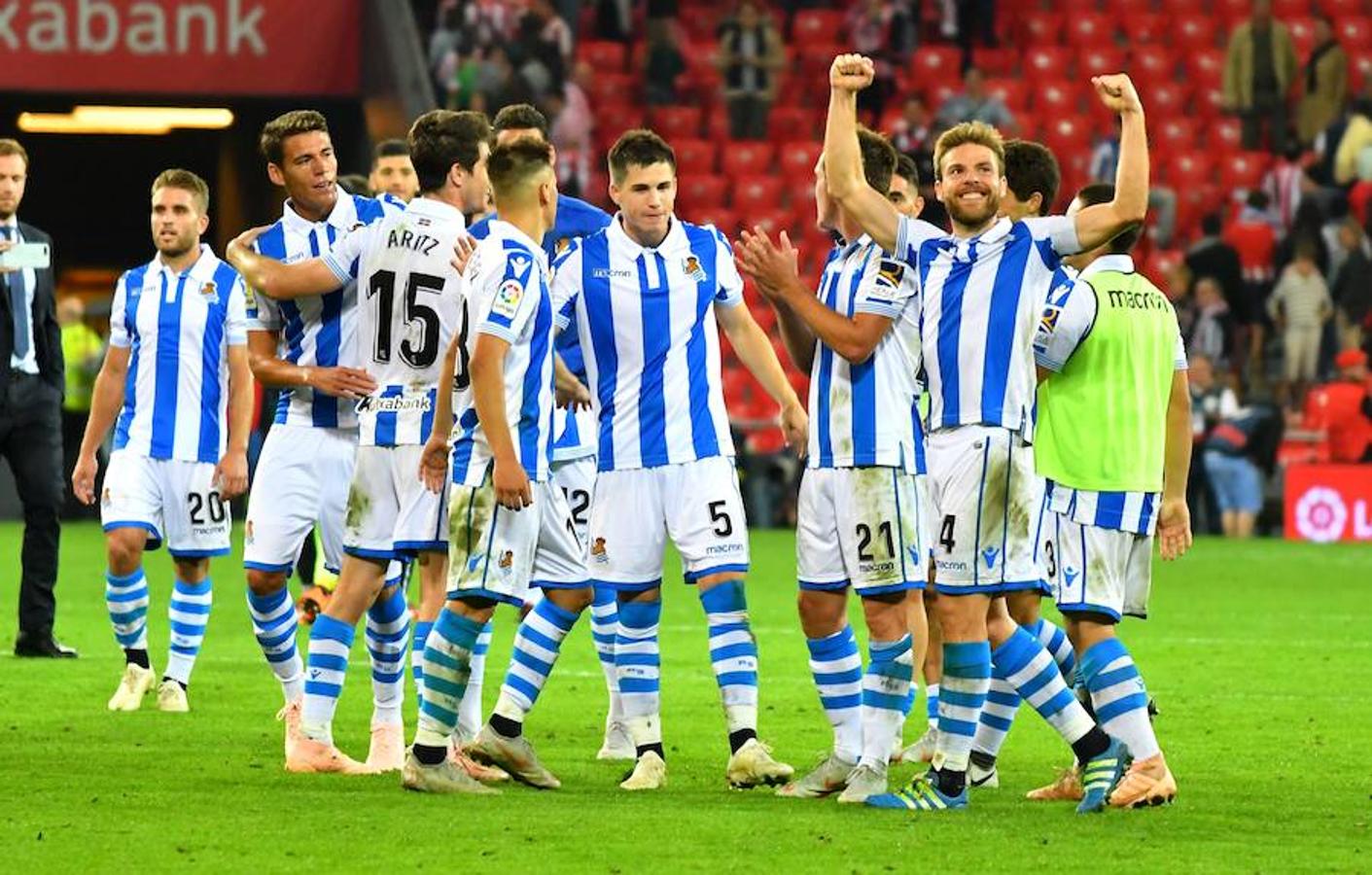 Derbi vasco disputado este viernes en San Mamés, que la Real se llevó con goles de Oyarzabal (2) y Sangalli