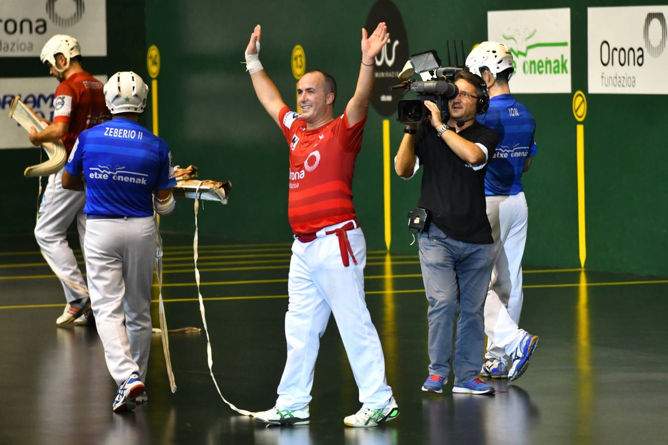 Galarreta despidió con una gran ovación al mejor remontista de la historia