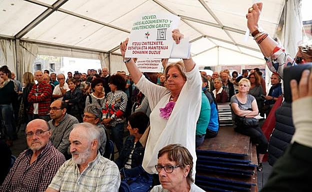 La presidenta de Covite, Consuelo Ordóñez, en el acto organizado en favor de «deportados y huidos» de ETA.