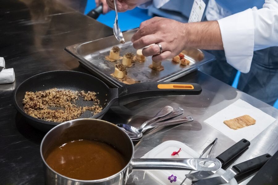 Gastronomika ha abierto sus puertas y da la bienvenida a algunos de los temas centrales de este año como la vanguardia actual y futura, la cocina regional y la sostenibilidad que rige la gastronomía mundial.