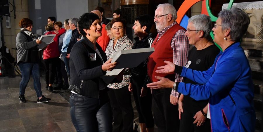 Kilometroak ha traído la fiesta de las ikastolas de Gipuzkoa a Zumarraga y Urretxu. Un circuito de 5,9 km que ha recorrido ambas localidades con cuatro áreas que han dado cabida a un sinfín de actividades. A pesar de la lluvia, ha habido fiesta a tope bajo el lema 'Zubiak batuz'.