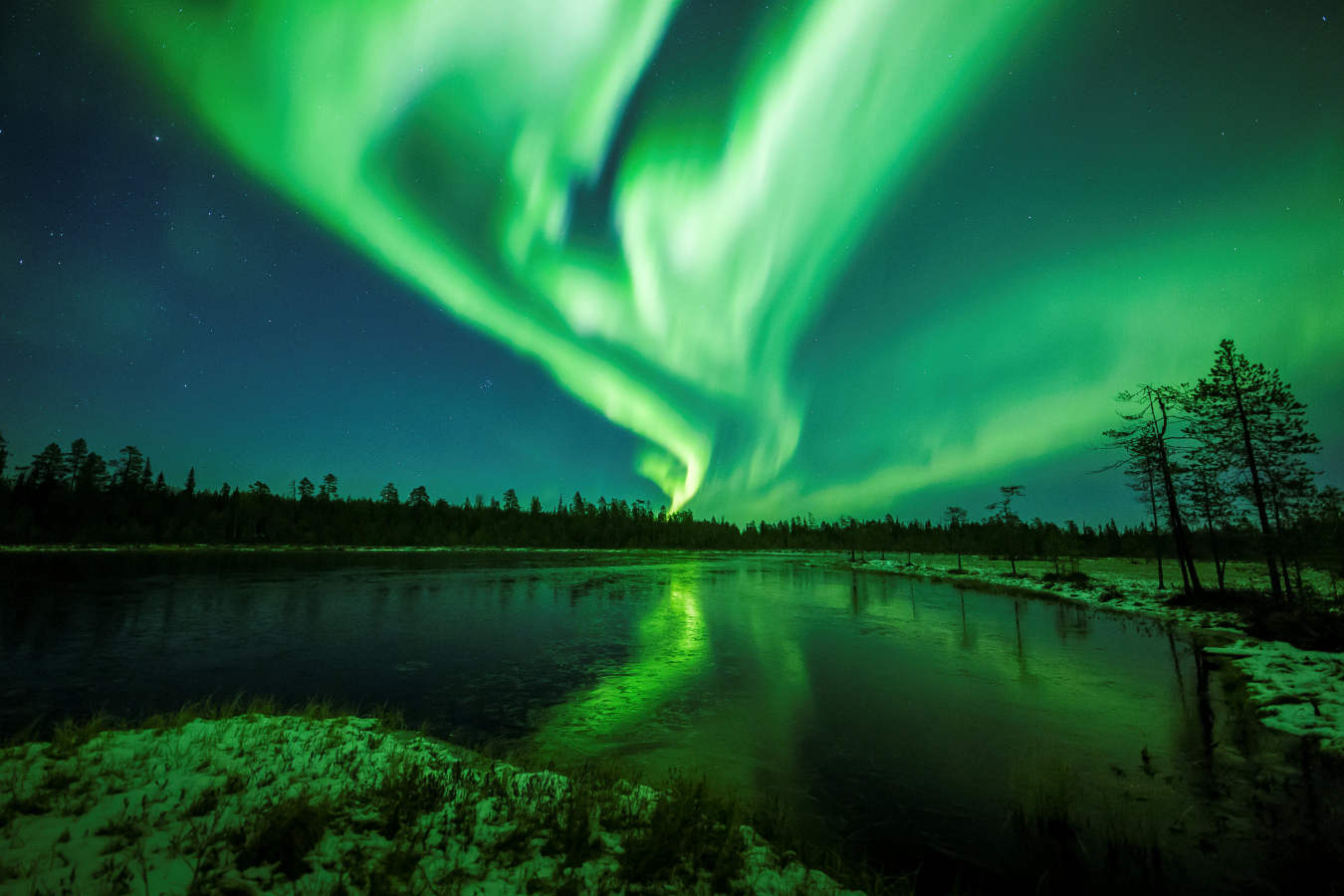 La aurora boreal es un fenómeno en forma de brillo o luminiscencia que se presenta en el cielo nocturno, generalmente en zonas polares, aunque puede aparecer en otras zonas del mundo. Estas fotografías fueron tomadas esta semana cerca de Rovaniemi en Laponia. 