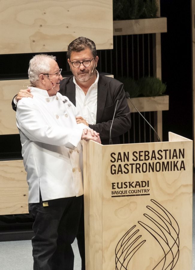 El chef Juan Mari Arzak ha recibido el Premio Homenaje en la jornada inaugural de San Sebastian Gastronomika