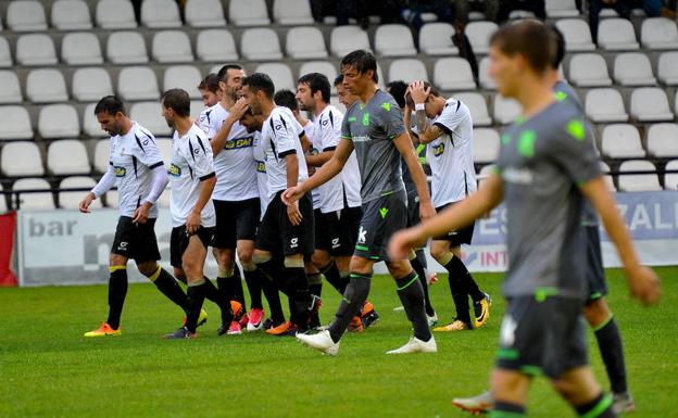 Los unionistas celebran yn gol ante la decepción de los jugadores del Sanse