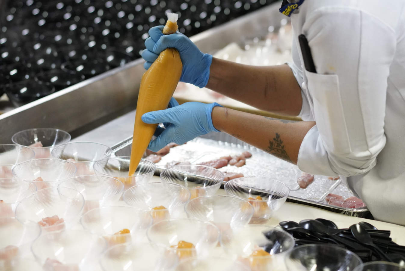 La segunda jornada de la feria ha ofecido un sentido recuerdo al norteamericano Anthony Bourdain fallecido en junio. También han destacado las ponencia de chefs como Josean Alija, Pedro Subijana o Paco Pérez, entre otros