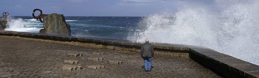 El conjunto monumental del Peine del Viento, que data de 1976, está formado por unas esculturas de Eduardo Chillida y una obra arquitectónica de Luis Peña Ganchegui. El Ayuntamiento de San Sebastián lo propondrá como elemento para sumarse a la lista de Patriminio de la Humanidad.