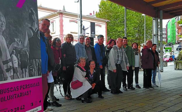 Participantes en la presentación de la campaña de Atzegi hecha en Atsegindegi. 