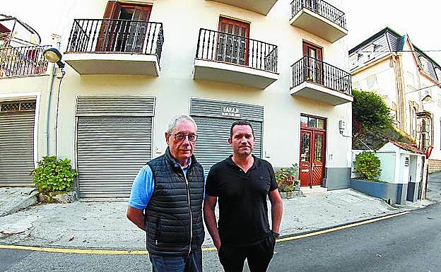 Manolo Berzal y Aitor Mugika, vecinos afectados. 